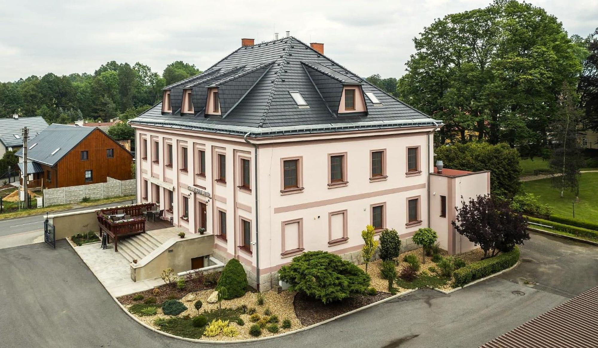 Hotel Zamecek Raspenava Exterior foto